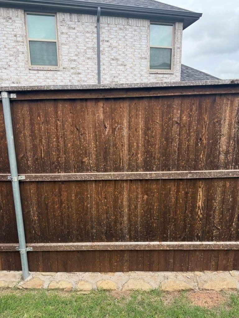 Transform Your Backyard with a Freshly Stained Fence